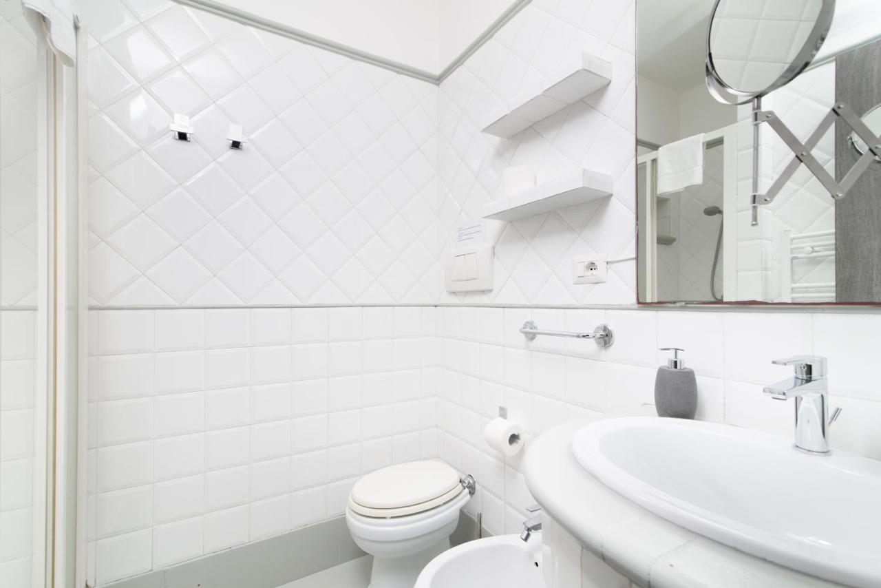 White Caesar Guesthouse โรม ภายนอก รูปภาพ