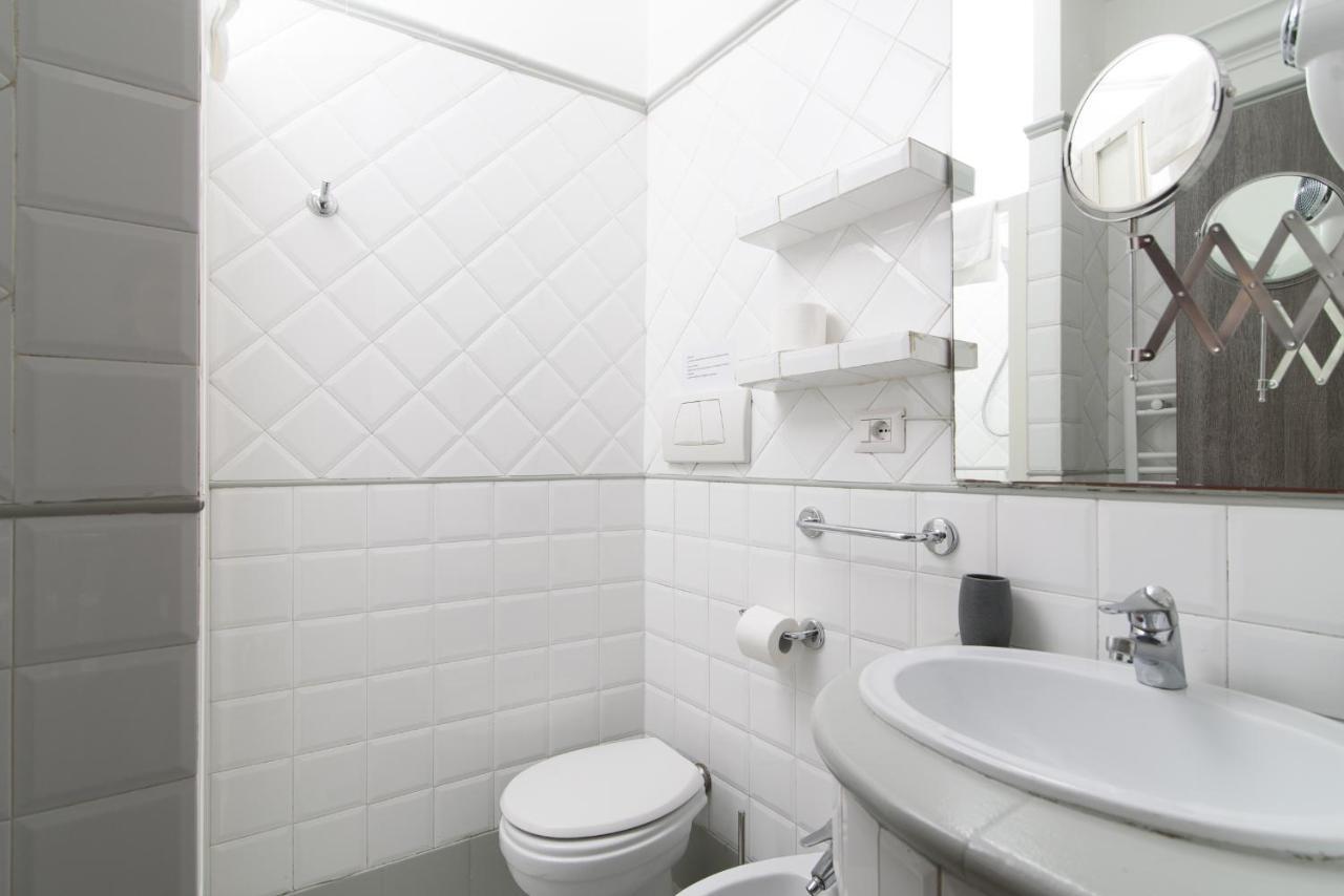White Caesar Guesthouse โรม ภายนอก รูปภาพ
