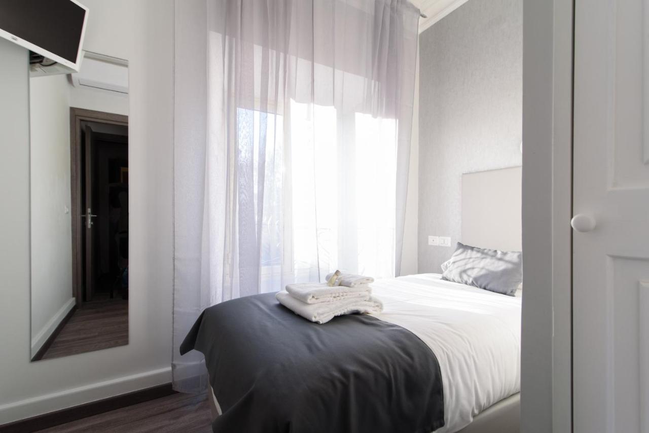 White Caesar Guesthouse โรม ภายนอก รูปภาพ