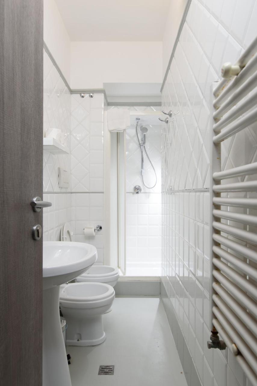 White Caesar Guesthouse โรม ภายนอก รูปภาพ