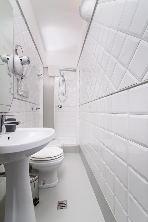 White Caesar Guesthouse โรม ภายนอก รูปภาพ